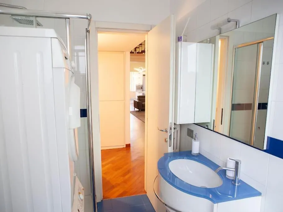 Bright And Comfy In A Beautiful Contemporary Home Milan Italy