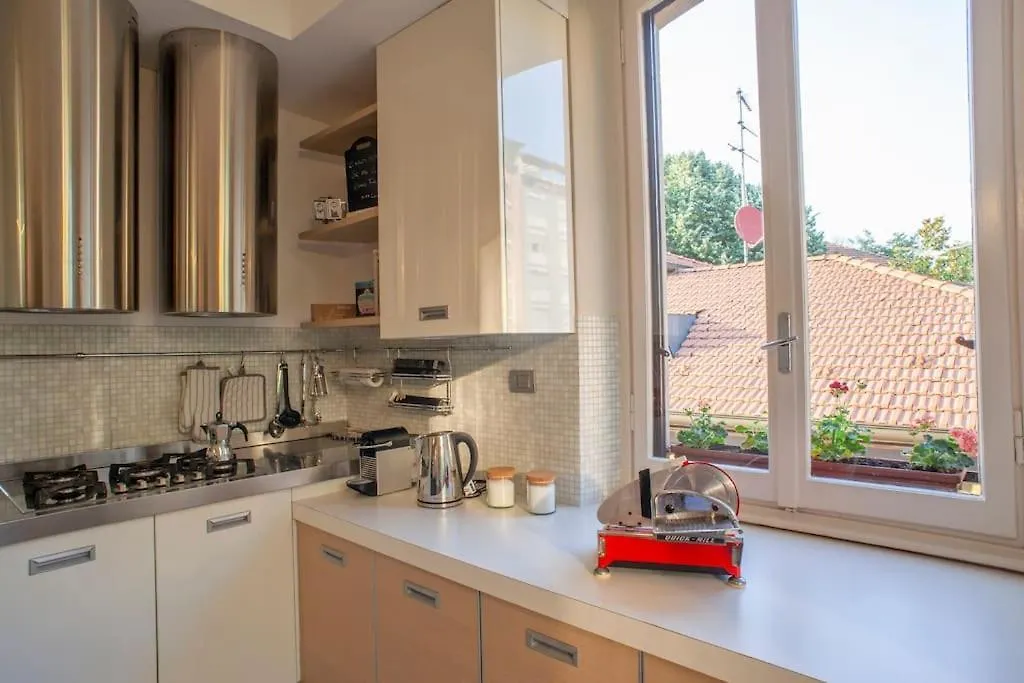 Bright And Comfy In A Beautiful Contemporary Home Milan 0*,