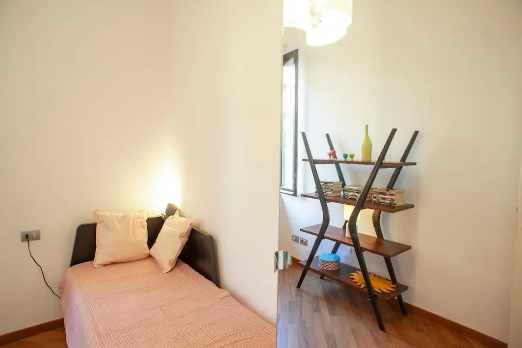 Bright And Comfy In A Beautiful Contemporary Home Milan 0*,