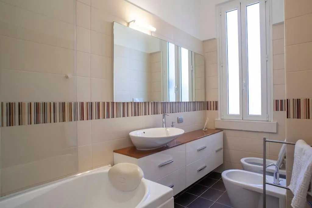 Bright And Comfy In A Beautiful Contemporary Home Milan