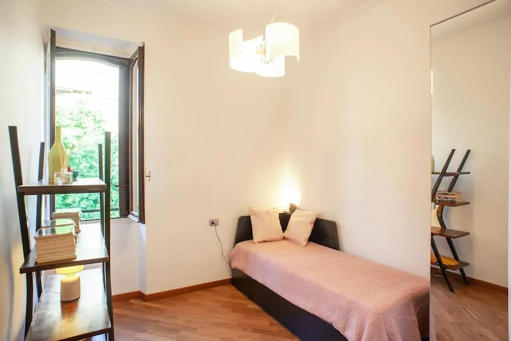 Bright And Comfy In A Beautiful Contemporary Home Milan Italy