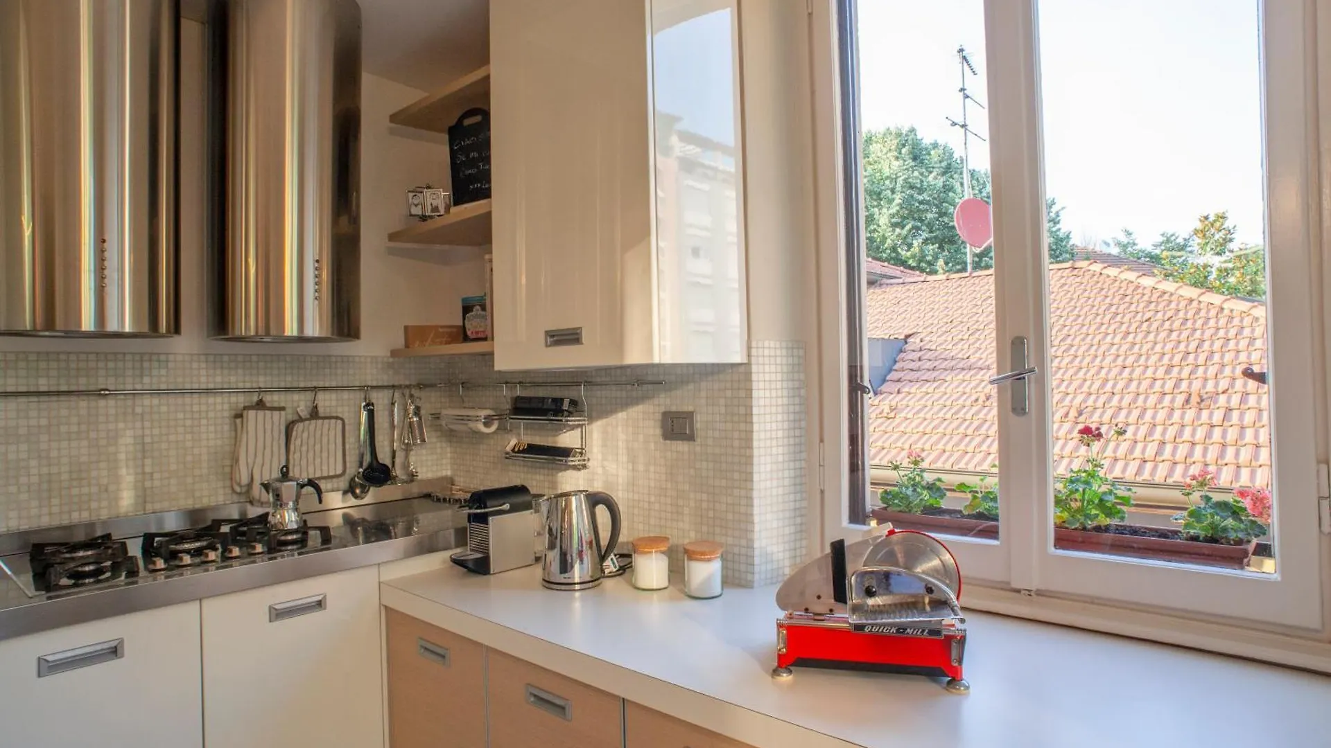 Bright And Comfy In A Beautiful Contemporary Home Milan