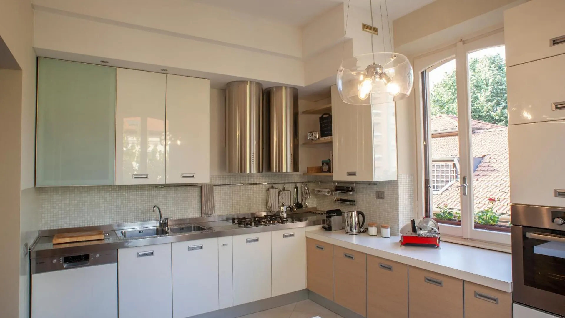 Bright And Comfy In A Beautiful Contemporary Home Milan Italy