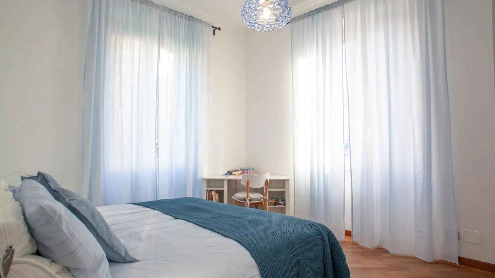 Bright And Comfy In A Beautiful Contemporary Home Milan Italy
