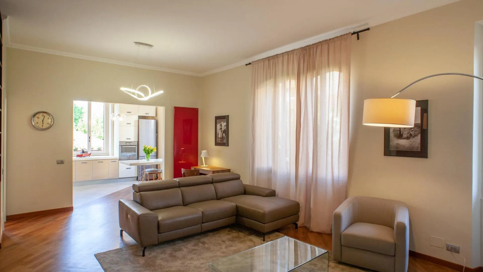 Bright And Comfy In A Beautiful Contemporary Home Milan Apartment