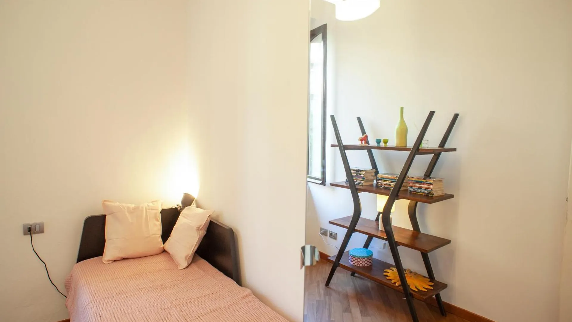 Bright And Comfy In A Beautiful Contemporary Home Milan