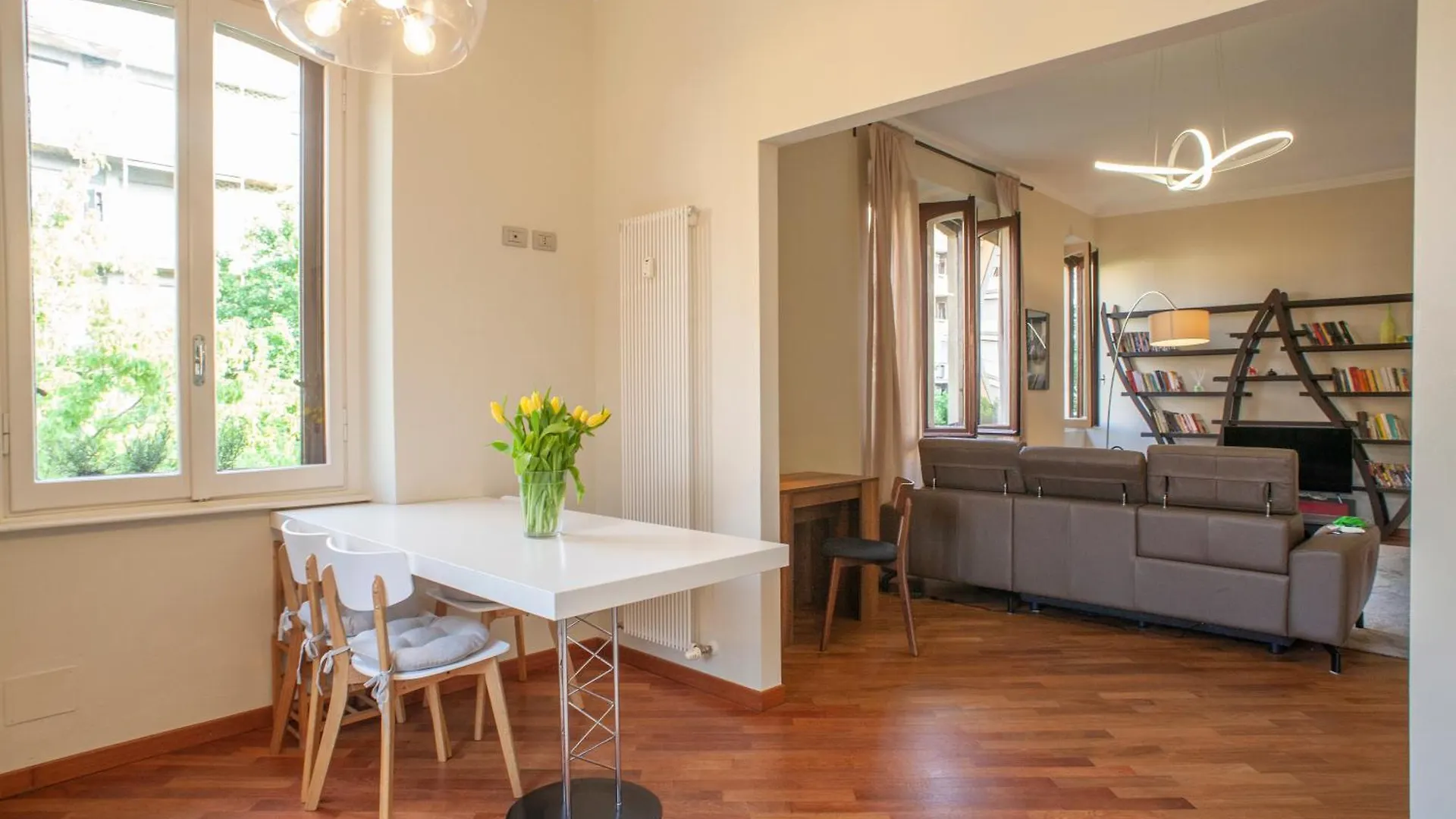 Bright And Comfy In A Beautiful Contemporary Home Milan Italy